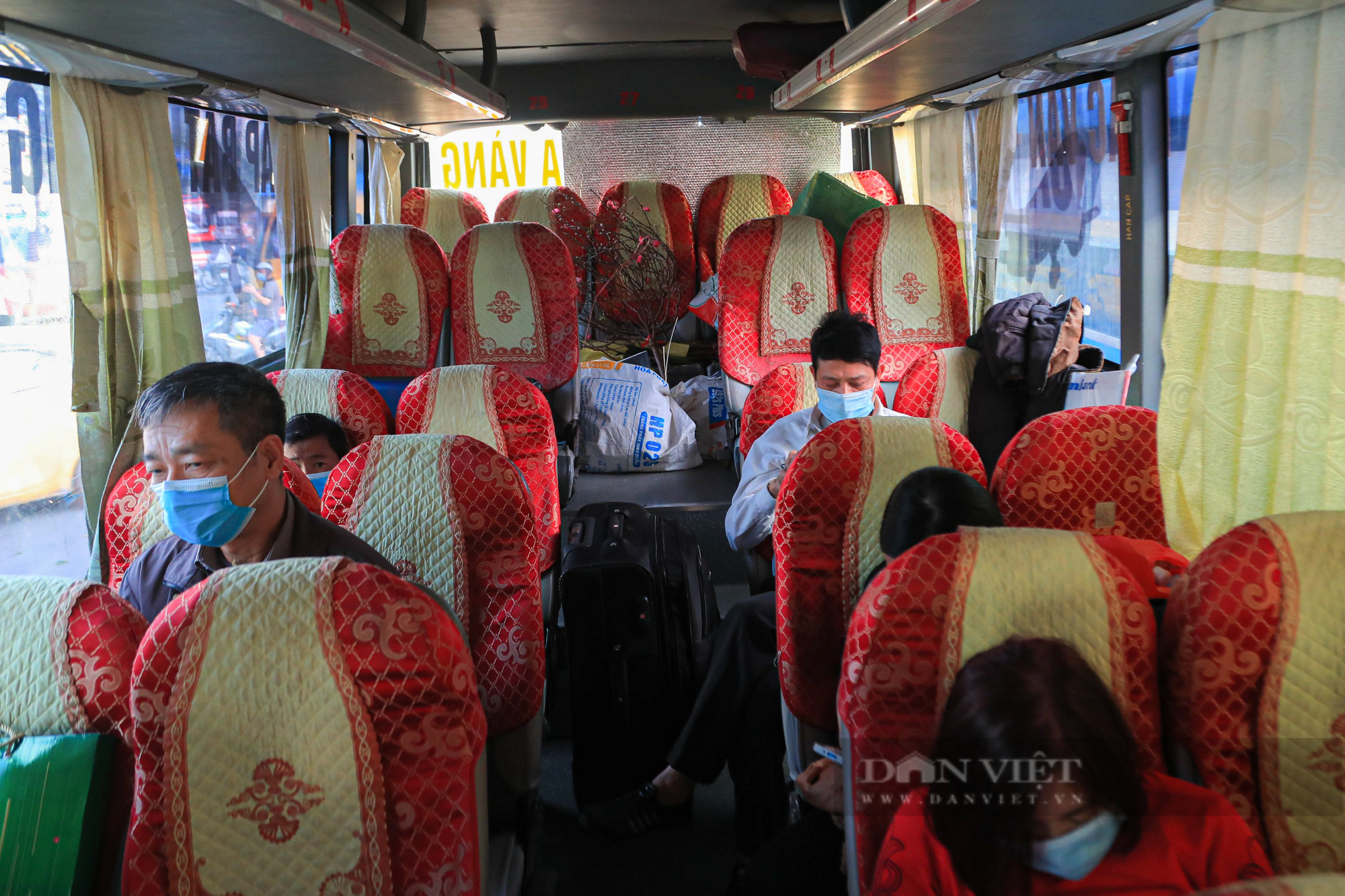 Bến xe ở Hà Nội &quot;đói khách&quot; những ngày cận Tết Nguyên đán - Ảnh 12.