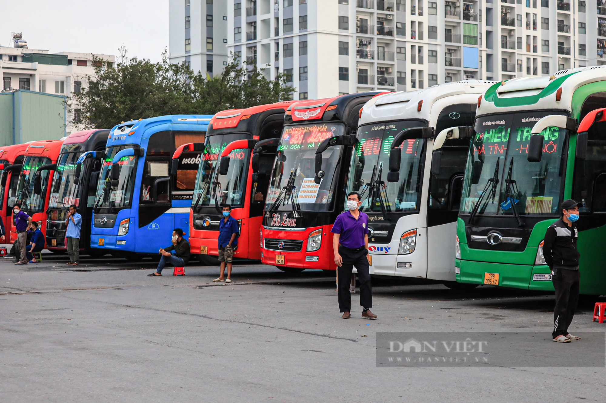 Bến xe ở Hà Nội &quot;đói khách&quot; những ngày cận Tết Nguyên đán - Ảnh 13.