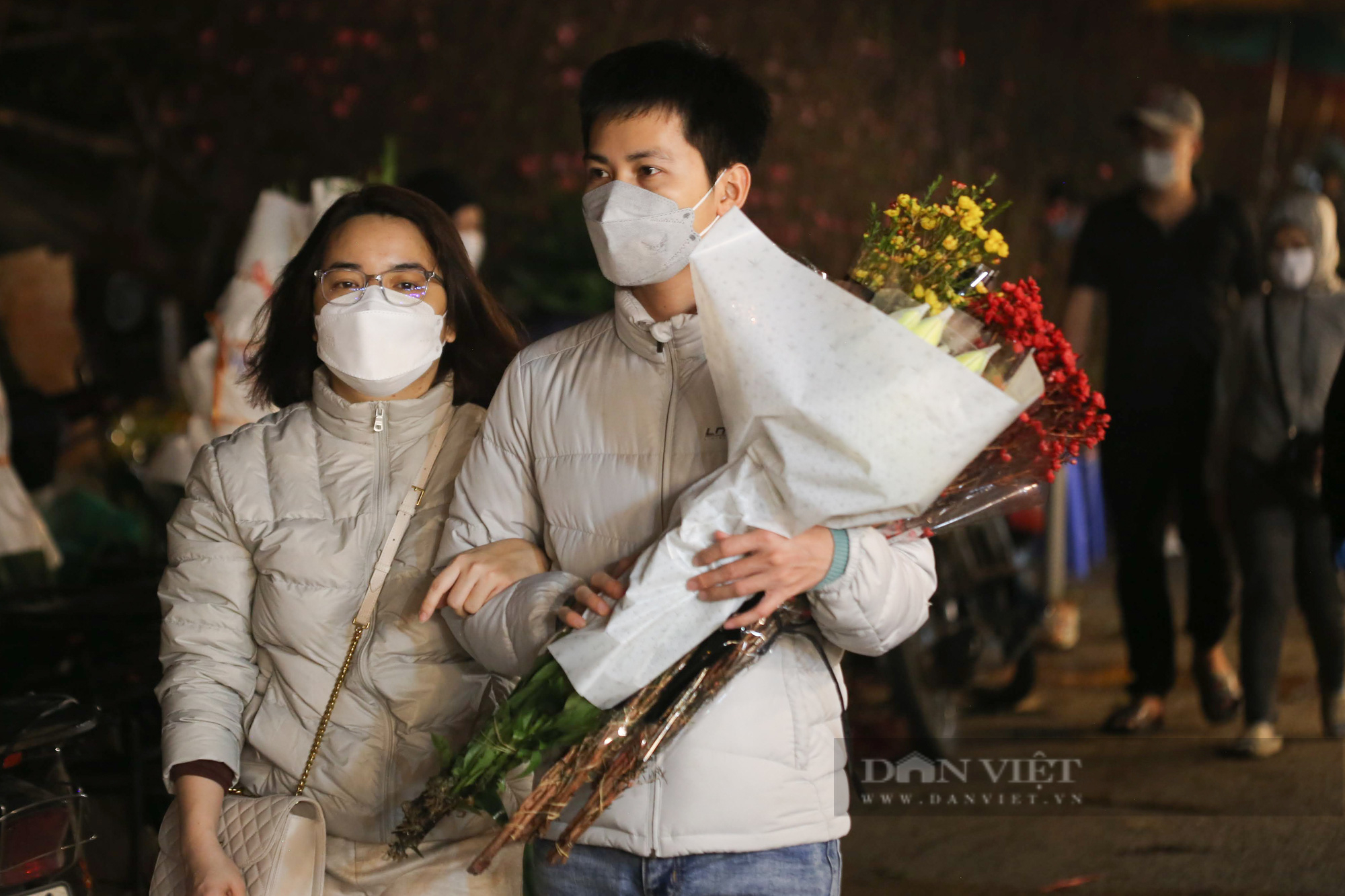 Chợ hoa đêm Quảng An nhộn nhịp những ngày giáp Tết Nhâm Dần 2022 - Ảnh 11.