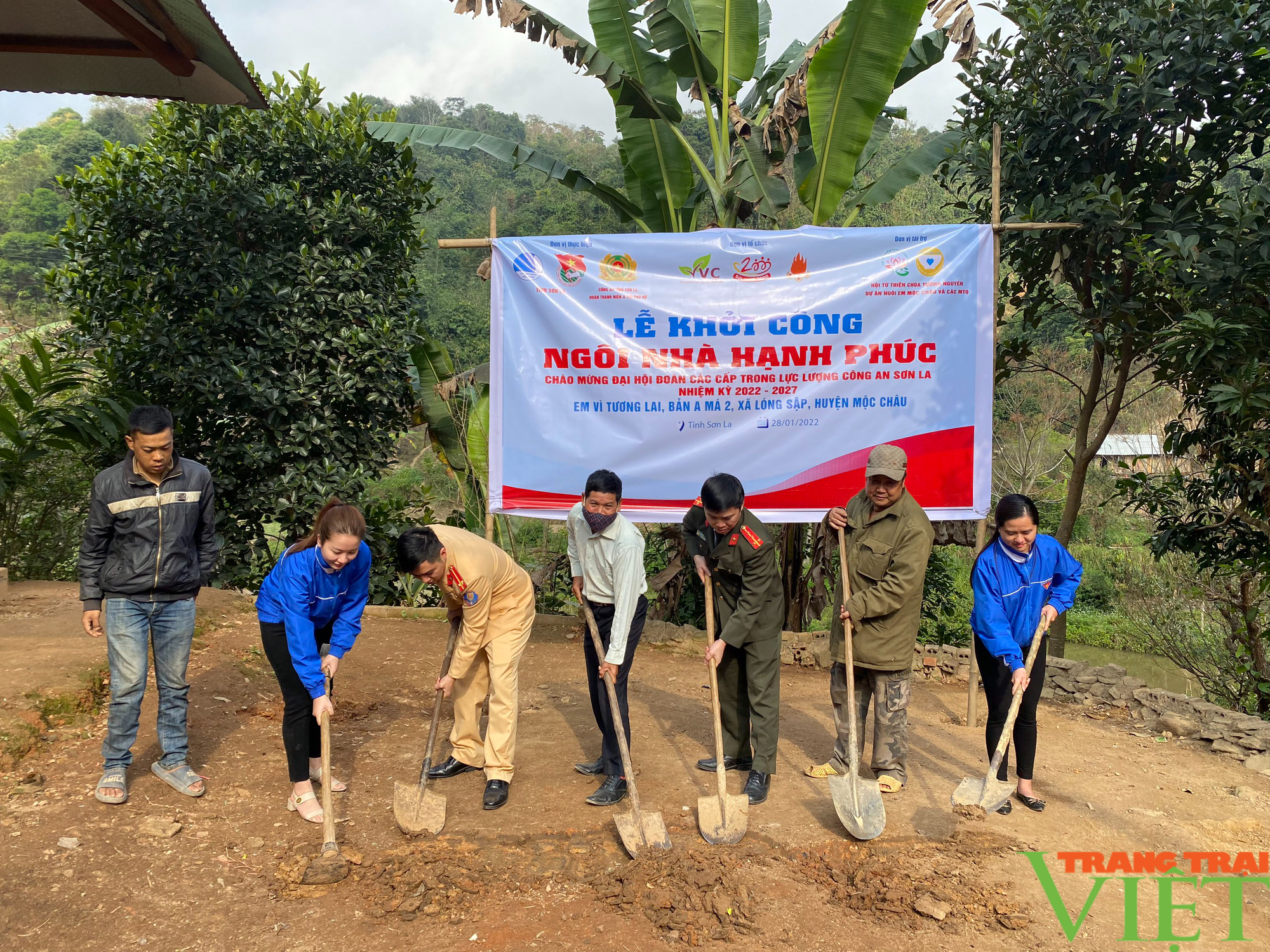 Sơn La: Khởi công ngôi nhà hạnh phúc cho gia đình hoàn cảnh khó khăn  - Ảnh 1.