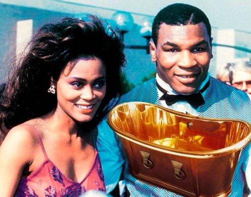 Chiều lòng vợ, Mike Tyson mua bồn tắm bằng vàng trị giá... 2,2 triệu USD - Ảnh 4.