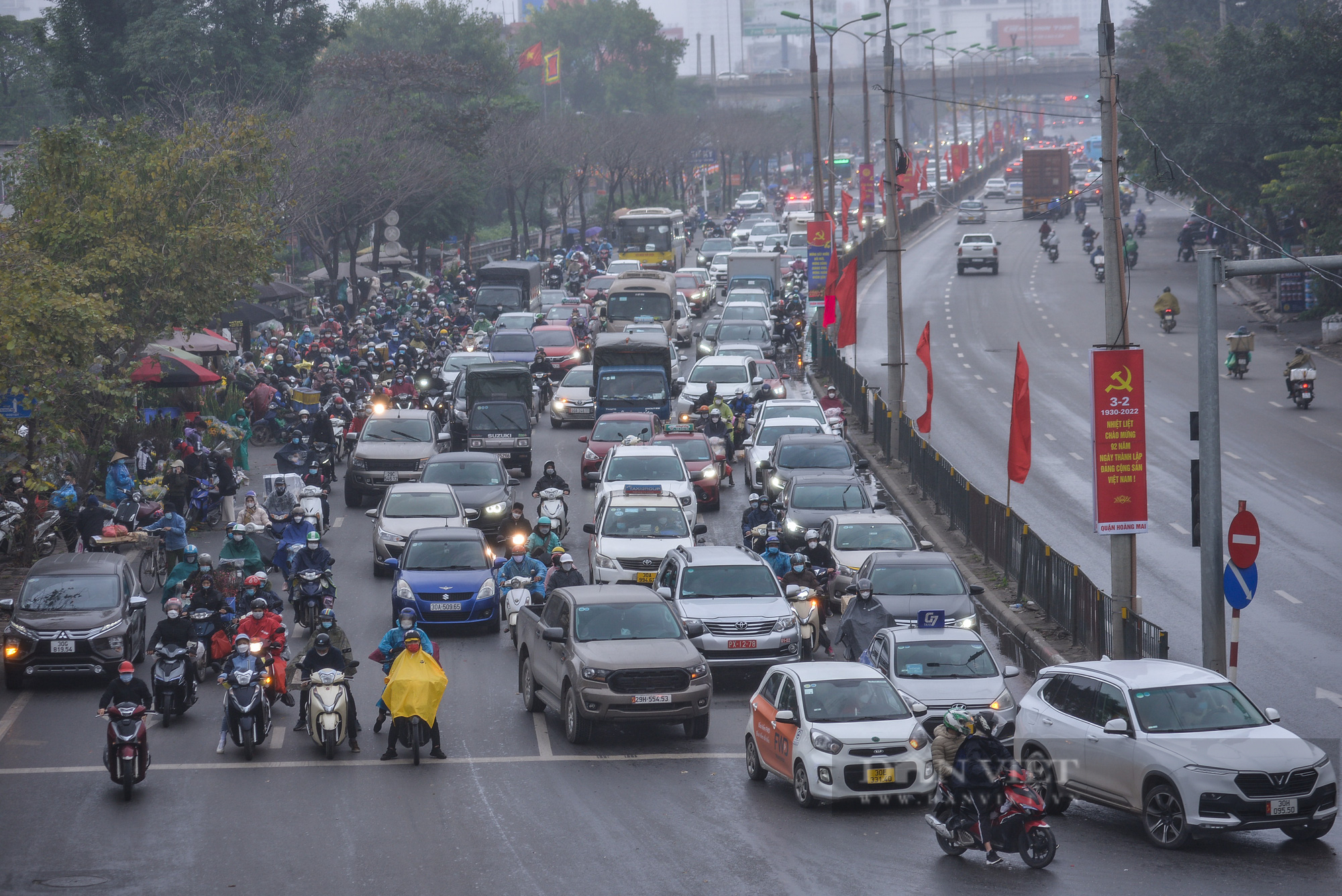 Ngày nghỉ Tết đầu tiên người dân thoải mái về quê không lo ùn tắc tại cửa ngõ Thủ đô - Ảnh 5.