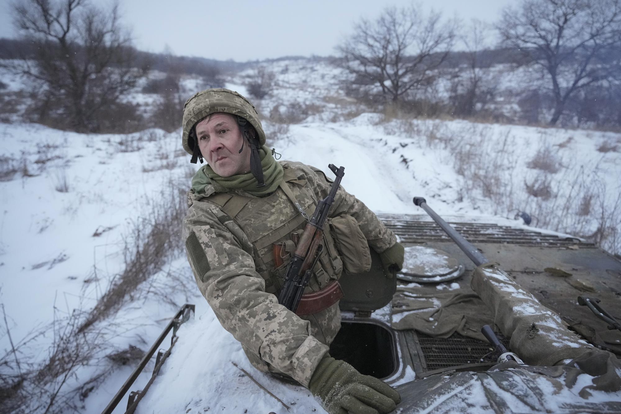 Ukraine: Ngôi làng nhỏ nơi tiền tuyến thấp thỏm lo sợ xung đột lớn hơn bùng nổ - Ảnh 9.