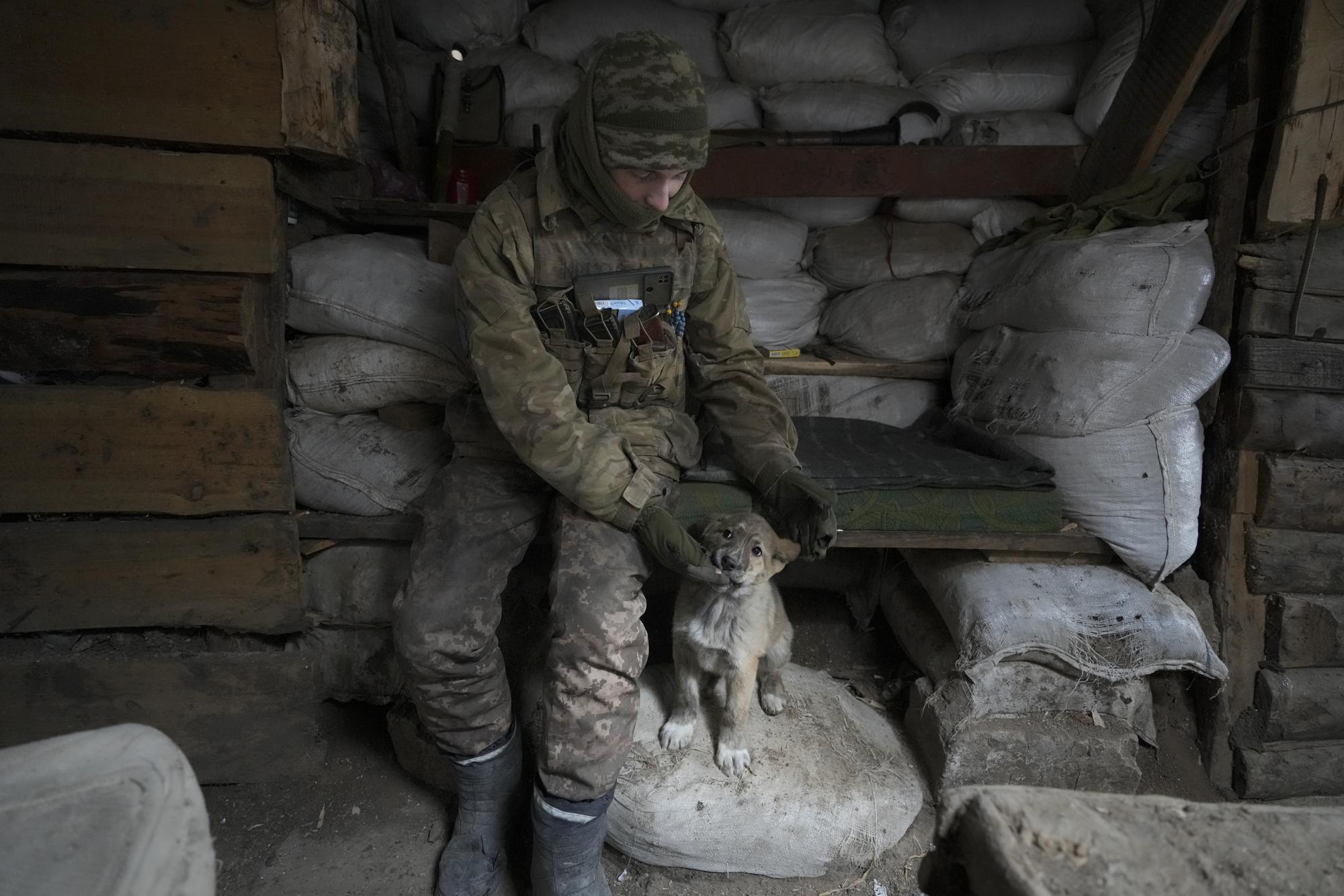 Ukraine: Ngôi làng nhỏ nơi tiền tuyến thấp thỏm lo sợ xung đột lớn hơn bùng nổ - Ảnh 11.