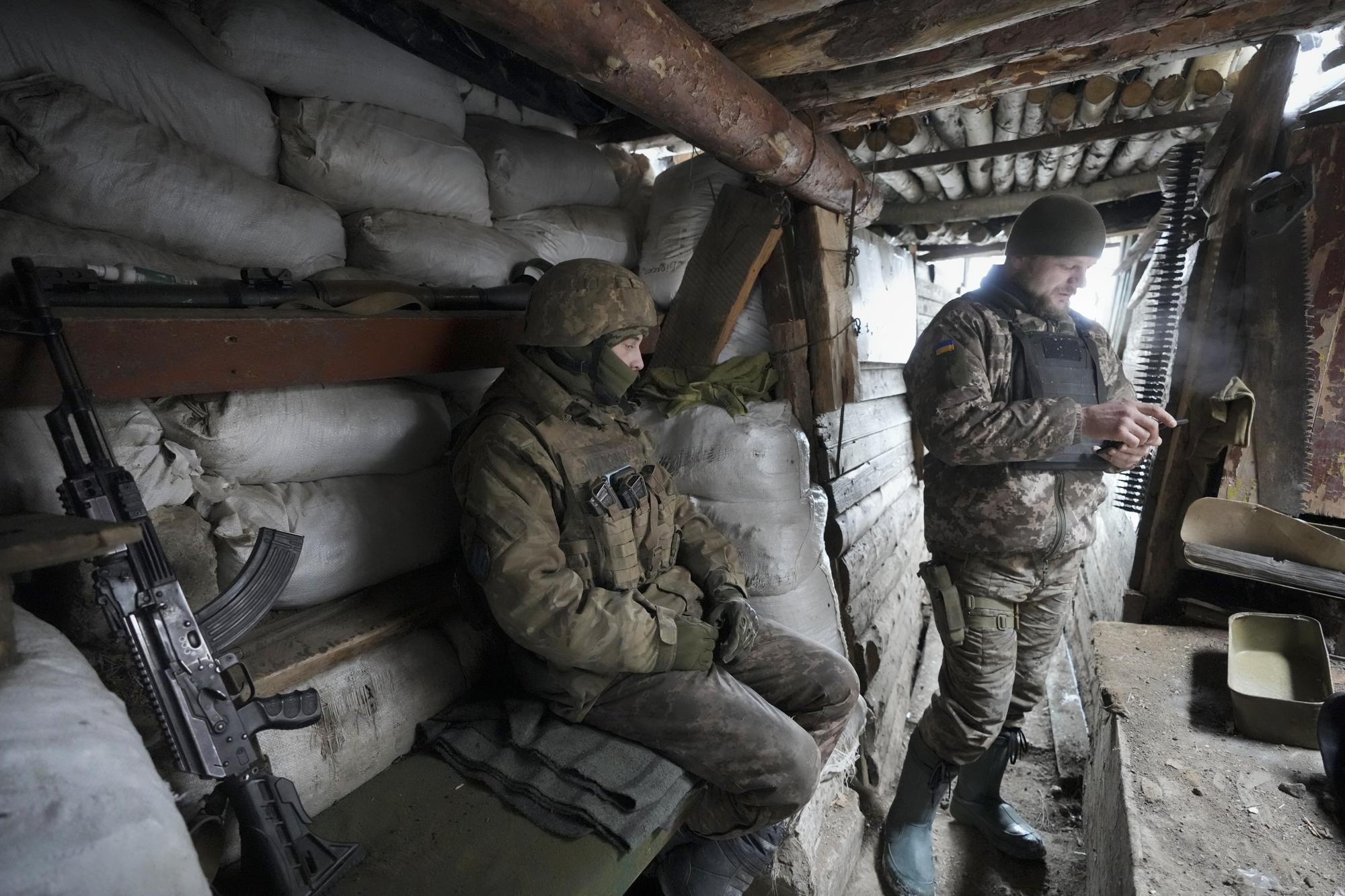 Ukraine: Ngôi làng nhỏ nơi tiền tuyến thấp thỏm lo sợ xung đột lớn hơn bùng nổ - Ảnh 3.