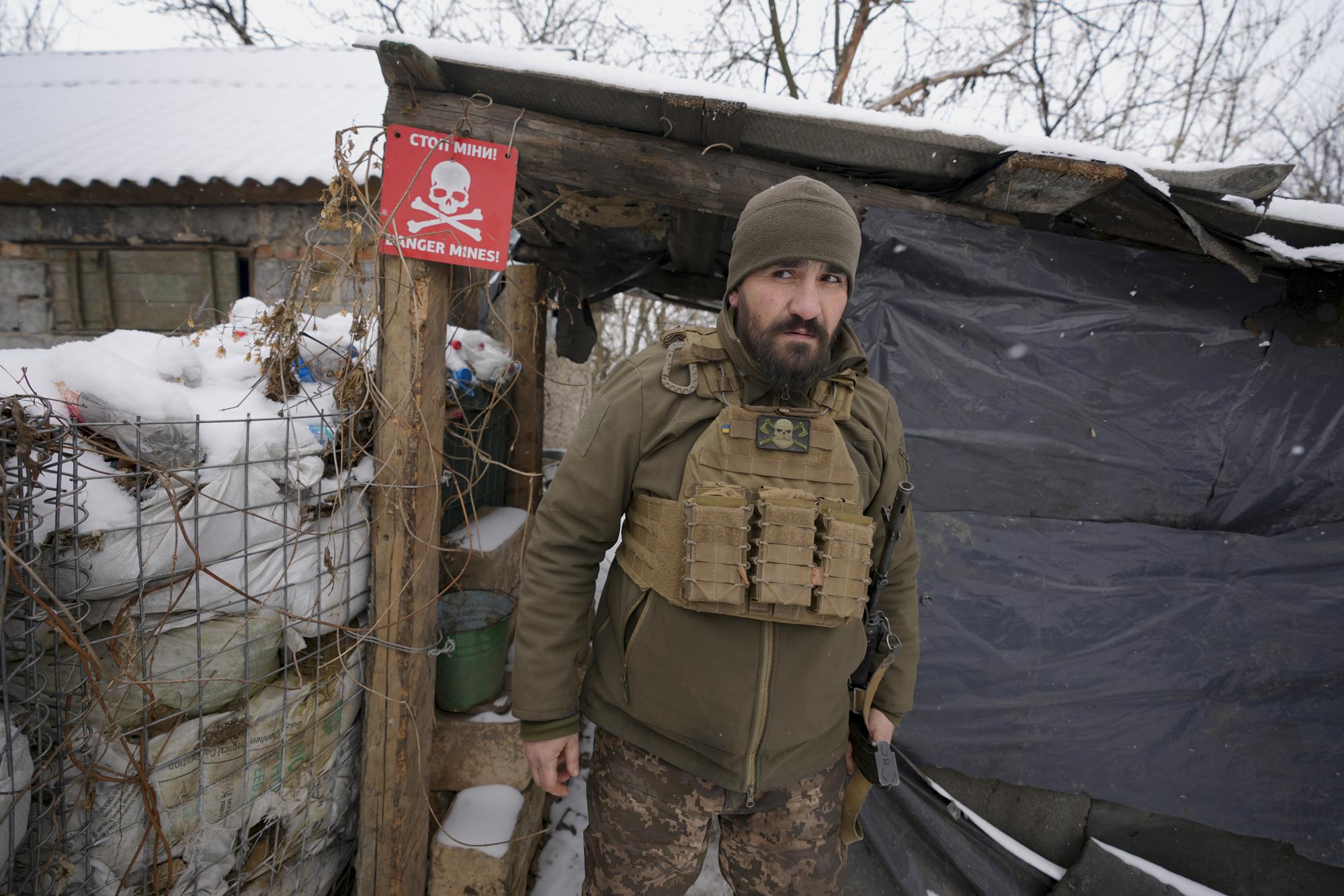 Ukraine: Ngôi làng nhỏ nơi tiền tuyến thấp thỏm lo sợ xung đột lớn hơn bùng nổ - Ảnh 8.