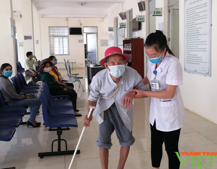Bệnh viện Đa khoa Mộc Châu: Làm tốt công tác khám chữa bệnh cho người dân - Ảnh 4.