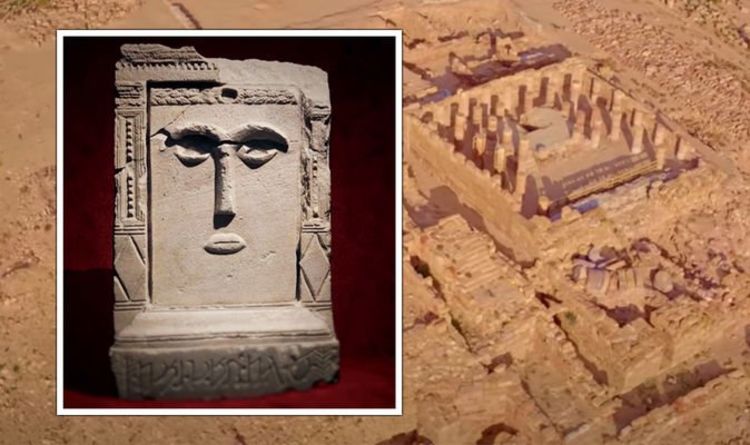 Các nhà khảo cổ khai quật tượng đá cổ 'độc nhất vô nhị' ở Petra - Ảnh 1.