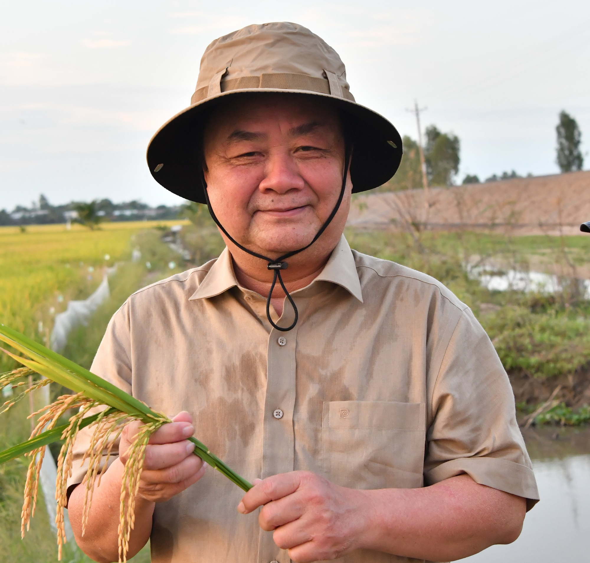 Đồng Tháp: Vừa trồng lúa vừa nuôi những con tôm càng to bự, trai trẻ thu ngay tiền tỷ - Ảnh 1.