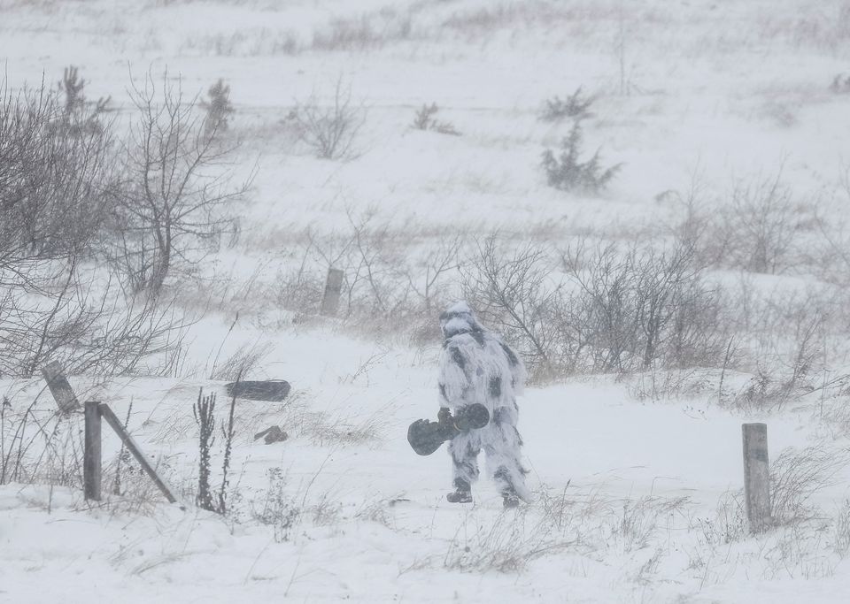 Binh sĩ Ukraine lăn xả trong băng tuyết để 'bóc tem' siêu vũ khí Anh cung cấp - Ảnh 3.