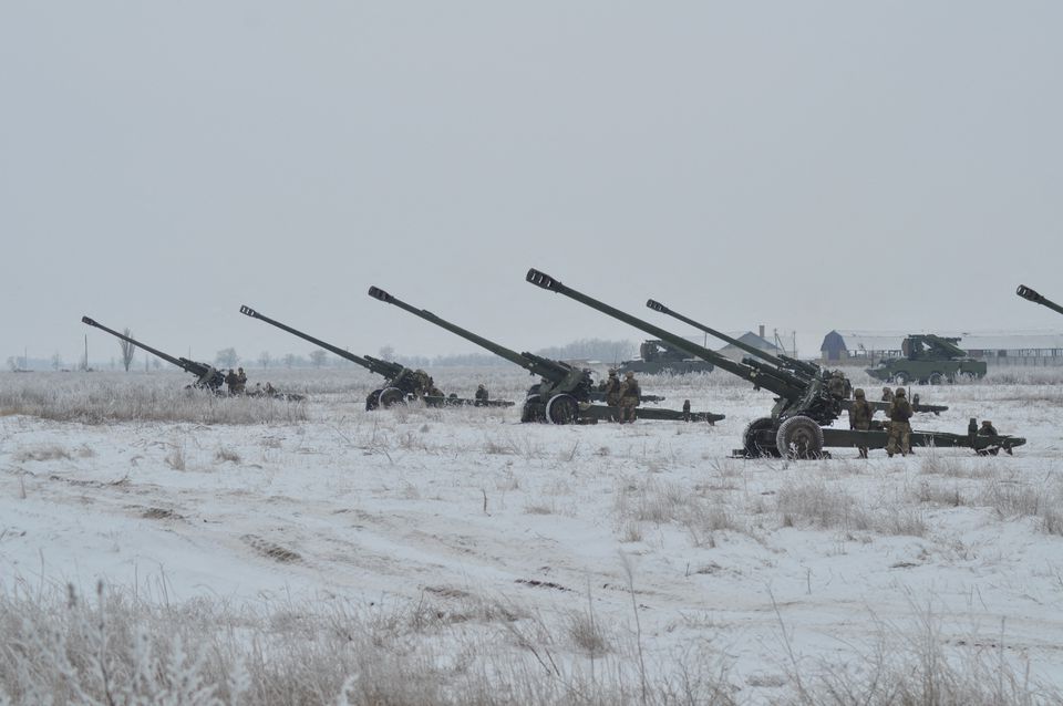 Binh sĩ Ukraine lăn xả trong băng tuyết để 'bóc tem' siêu vũ khí Anh cung cấp - Ảnh 5.