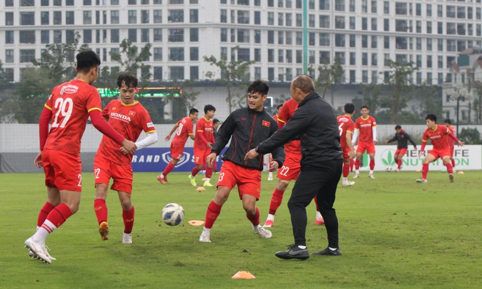 HLV Park Hang-seo hoả tốc triệu tập trung vệ Bùi Hoàng Việt Anh - Ảnh 3.