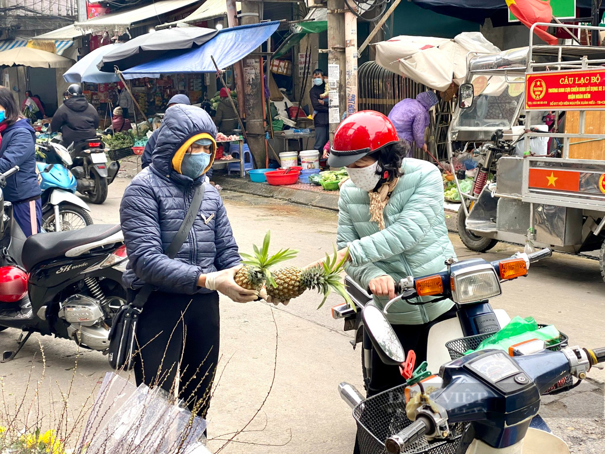 Ngày 29 Tết Nhâm Dần 2022: Giá rau củ tăng mạnh, hàng tươi sống “nhích”nhẹ - Ảnh 3.