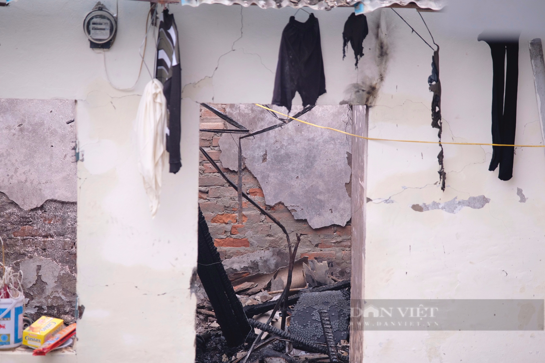 Hiện trường tan hoang, đổ nát sau nổ lớn ở Hà Nội, 3 người cùng gia đình tử vong thương tâm - Ảnh 5.