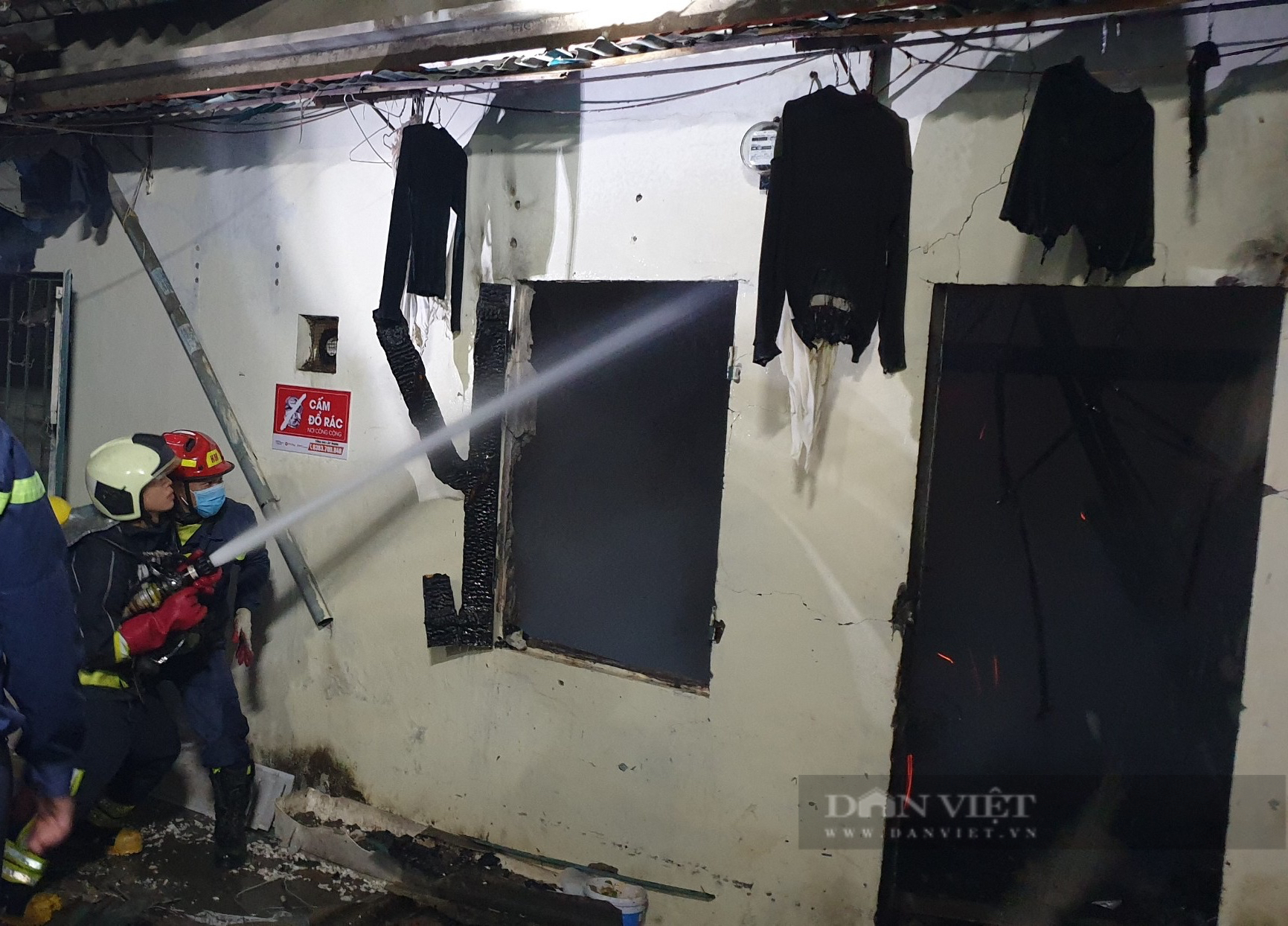 Hiện trường tan hoang, đổ nát sau nổ lớn ở Hà Nội, 3 người cùng gia đình tử vong thương tâm - Ảnh 10.