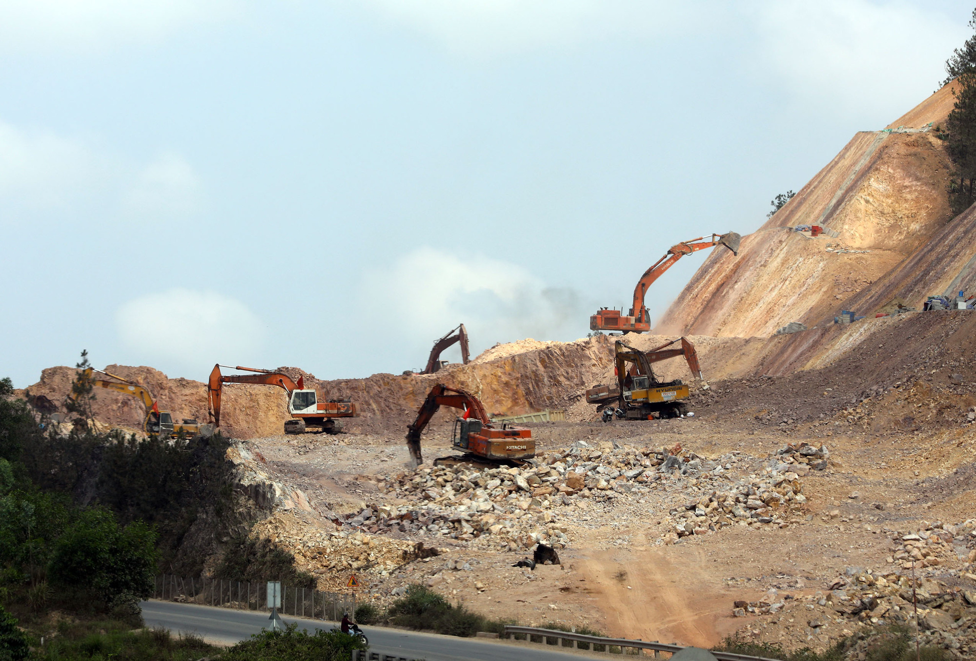 Cao tốc Bắc - Nam phía Đông: Hơn 200 tỷ/km, đại biểu băn khoăn? - Ảnh 1.