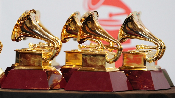 Grammy 2022 tạm hoãn vì biến thể Omicron - Ảnh 1.