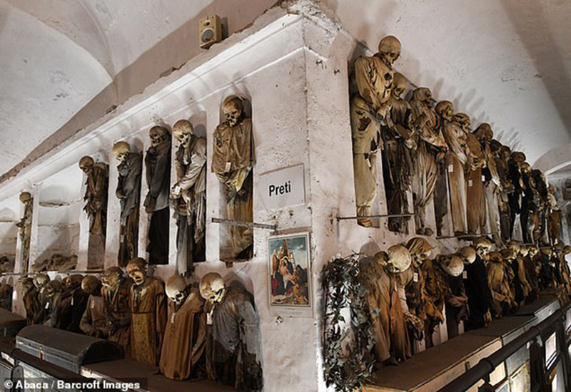 “Giải mã” bí ẩn 200 năm bao quanh điểm đến du lịch “ma ám” nổi tiếng Hầm mộ Capuchin - Ảnh 1.