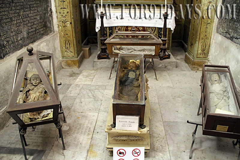“Giải mã” bí ẩn 200 năm bao quanh điểm đến du lịch “ma ám” nổi tiếng Hầm mộ Capuchin - Ảnh 5.