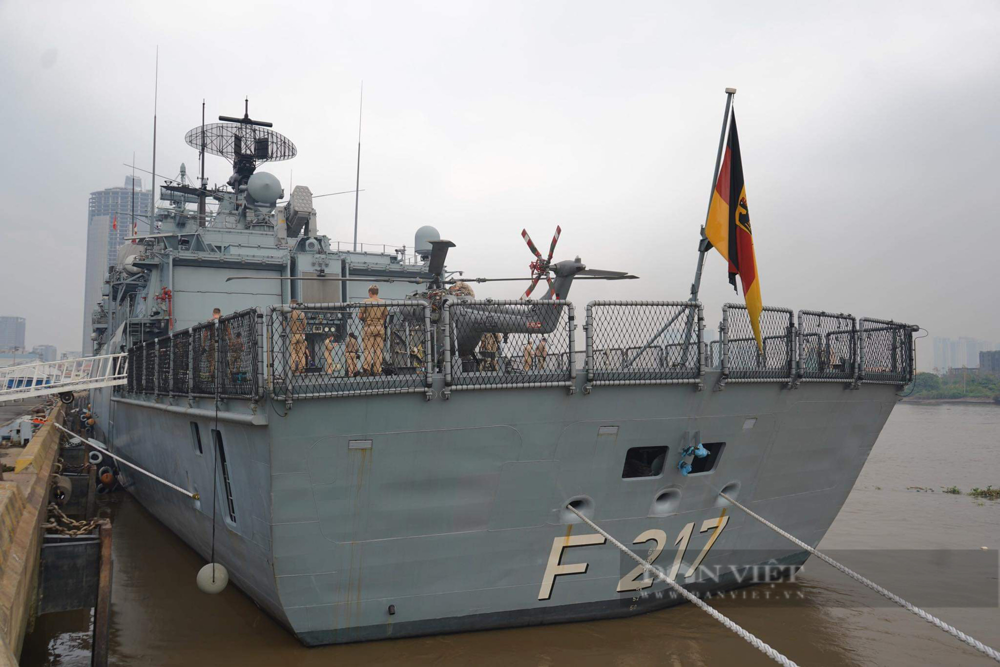 Ảnh: Mãn nhãn với khinh hạm Bayern của Hải quân Đức tại bến cảng Nhà Rồng - Ảnh 5.