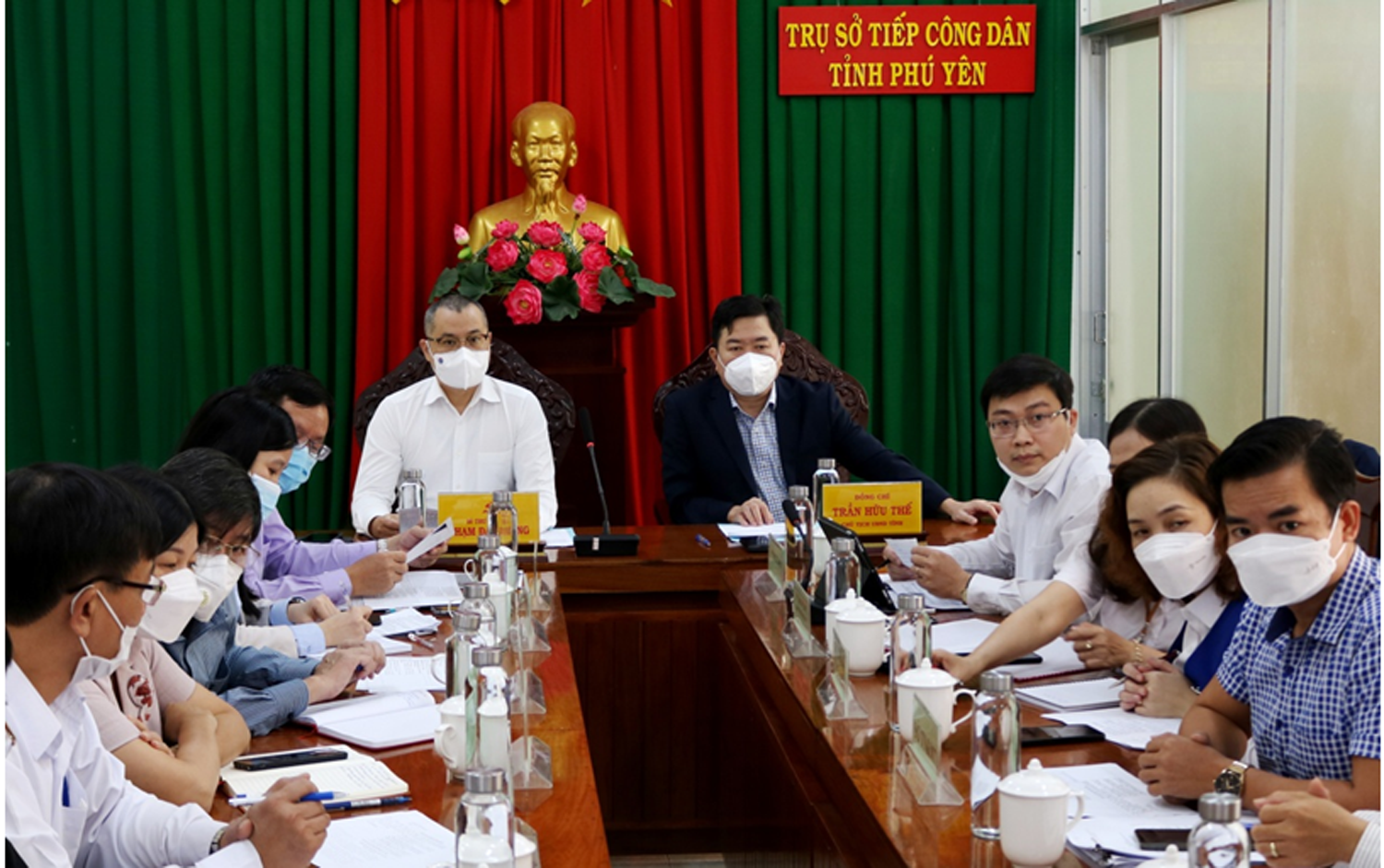 Bí thư, Chủ tịch tỉnh Phú Yên lần đầu tiên tiếp công dân trực tuyến - Ảnh 2.