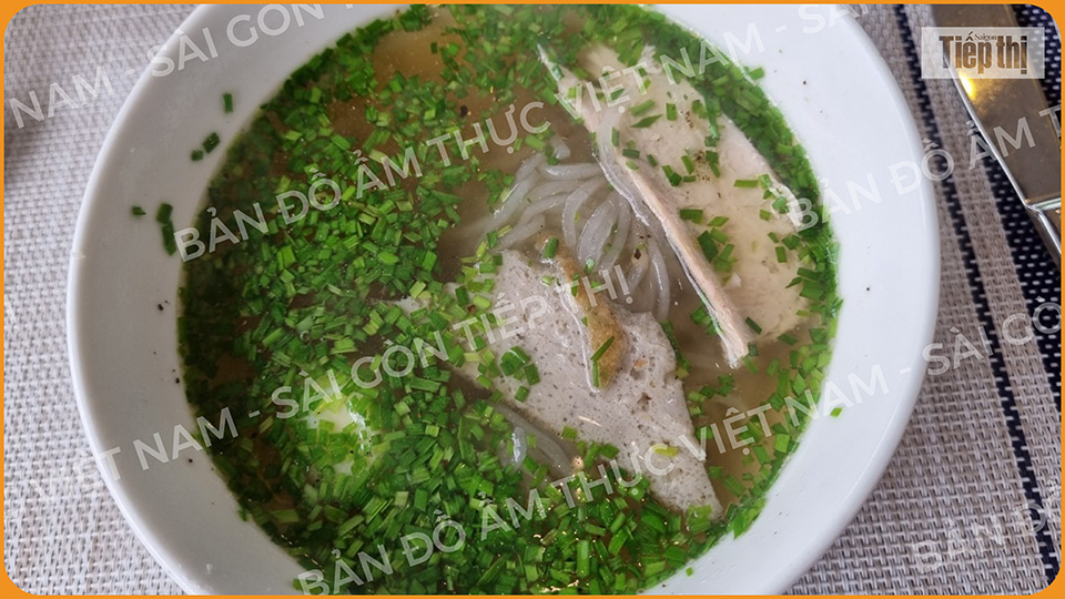 Bánh canh hẹ, đặc sản Phú Yên - Ảnh 1.