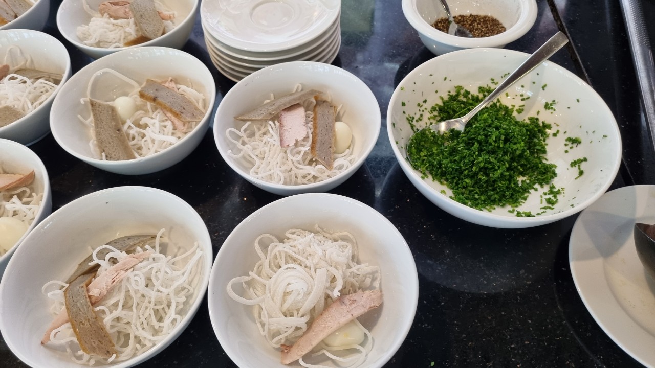 Bánh canh hẹ, đặc sản Phú Yên - Ảnh 2.