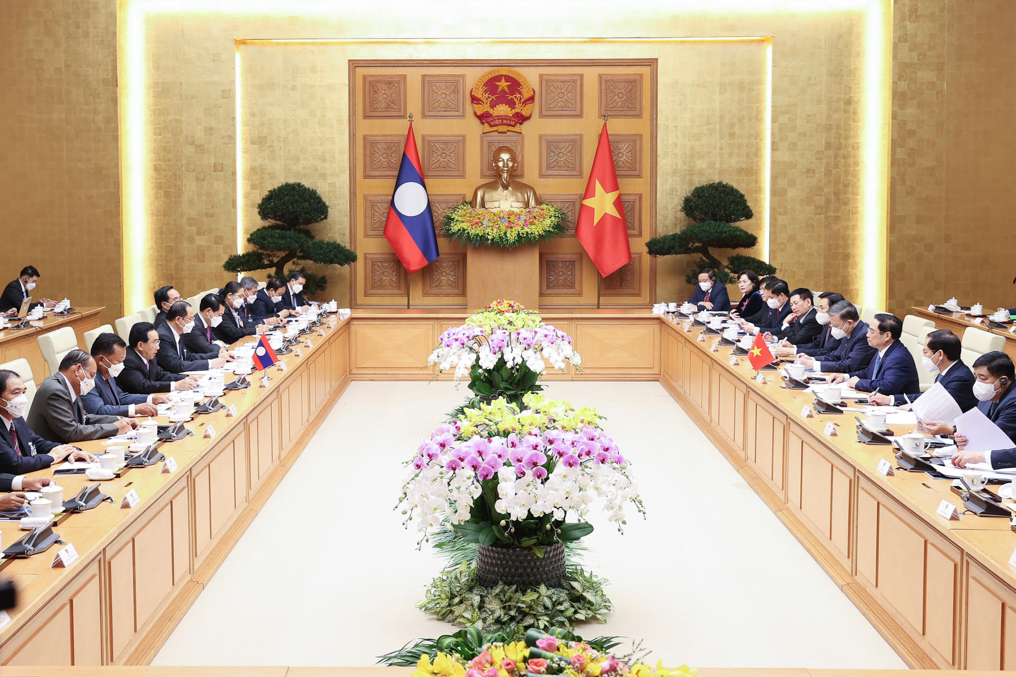 Việt Nam - Lào nhất trí nâng tầm trụ cột hợp tác kinh tế - Ảnh 2.