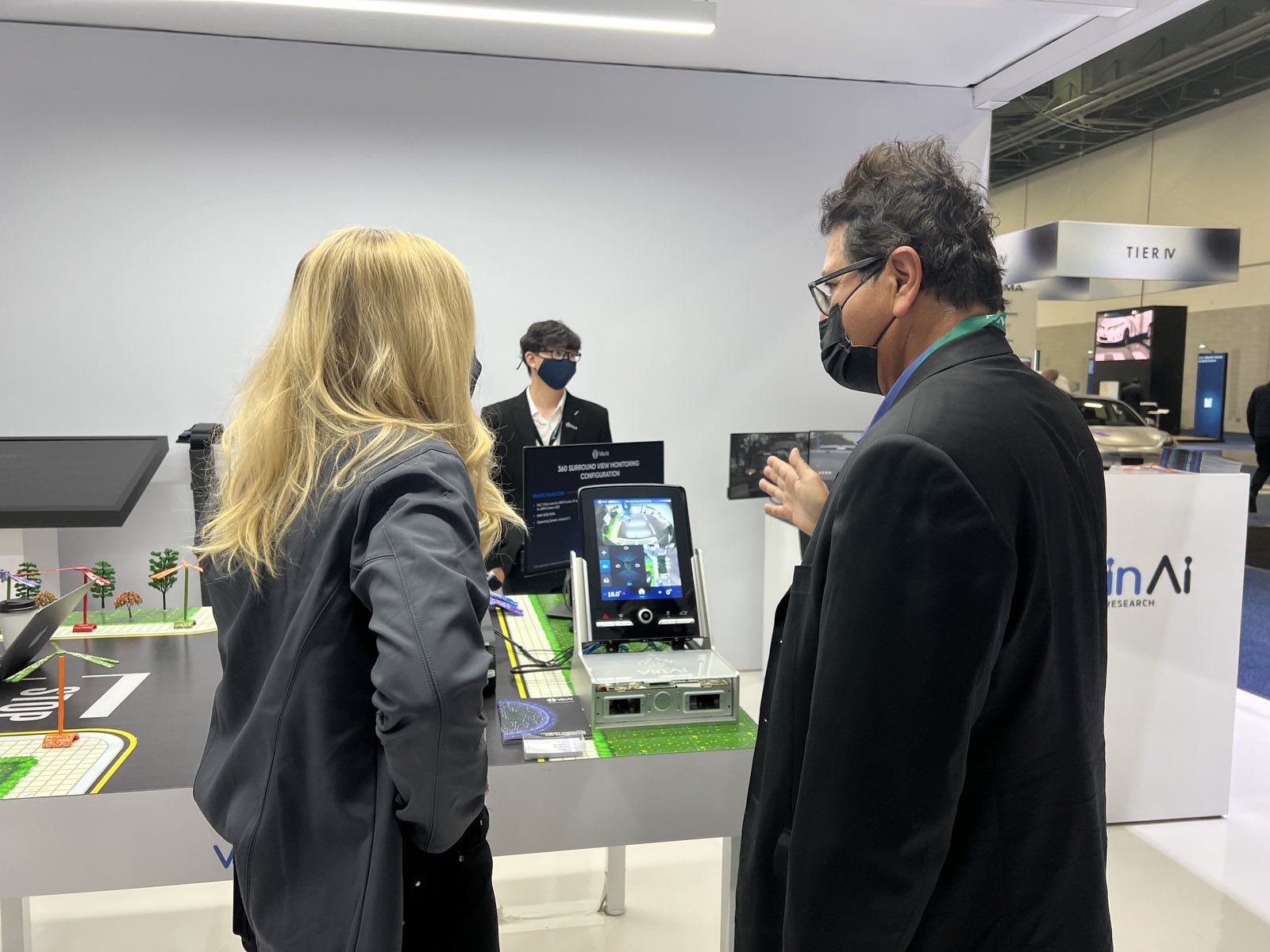 VinAI ra mắt bộ sản phẩm trí tuệ nhân tạo tại Triển lãm Điện tử Tiêu dùng CES 2022 - Ảnh 4.