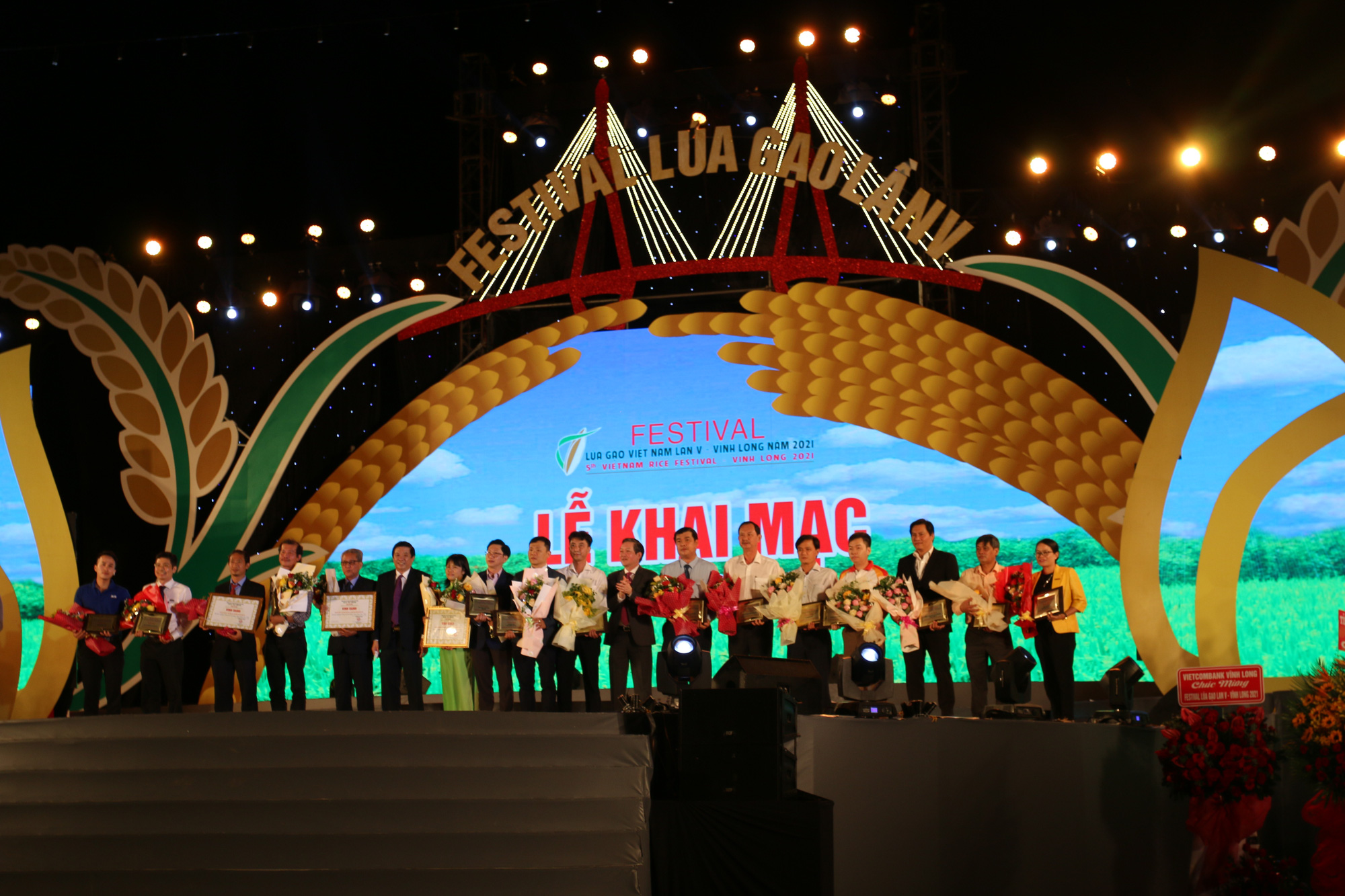 Agribank đồng hành cùng Festival lúa gạo Việt Nam lần thứ V - Vĩnh Long năm 2021 - Ảnh 5.