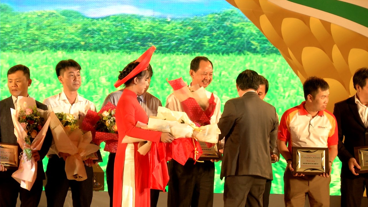 Agribank đồng hành cùng Festival lúa gạo Việt Nam lần thứ V - Vĩnh Long năm 2021 - Ảnh 3.