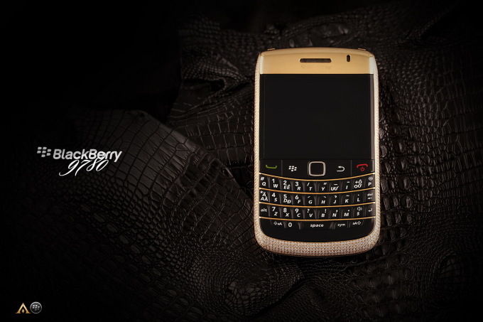 Các mẫu điện thoại BlackBerry đắt nhất từng làm mưa làm gió trên thế giới - Ảnh 3.