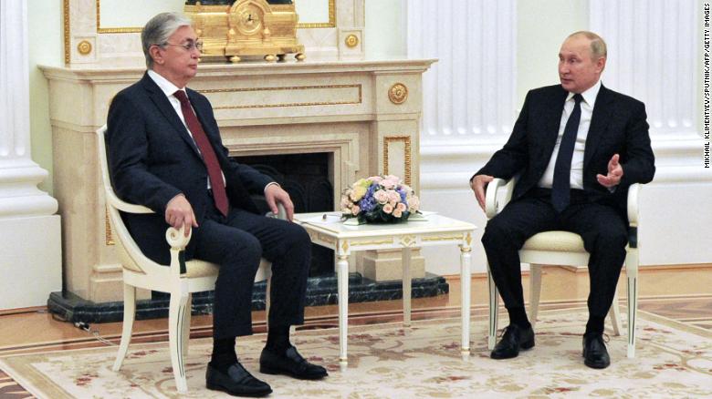 Cuộc thảo luận của ông Putin và Tổng thống Kazakhstan sau nhiều ngày bạo loạn đẫm máu   - Ảnh 1.