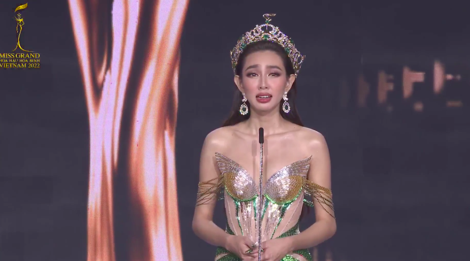 Chung kết Miss Grand Vietnam 2022: Hoa hậu Thùy Tiên bật khóc trên sân khấu, Top 5 thi ứng xử - Ảnh 16.