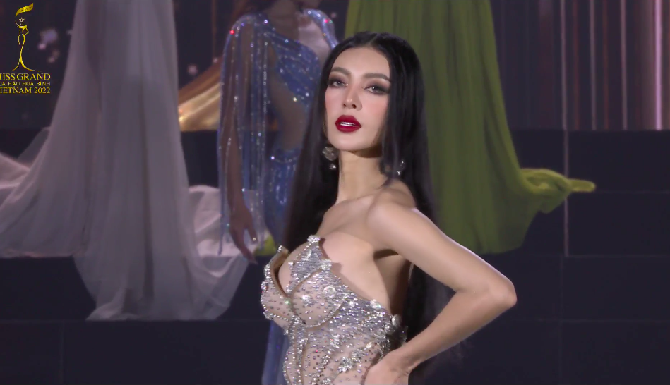 Chung kết Miss Grand Vietnam 2022: Top 15 thi trang phục dạ hội quyến rũ - Ảnh 11.