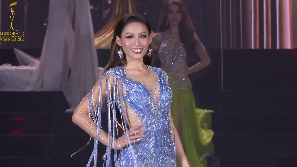 Chung kết Miss Grand Vietnam 2022: Top 15 thi trang phục dạ hội quyến rũ - Ảnh 12.