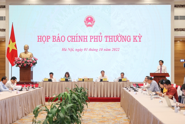 &quot;Than&quot; chiết khấu thấp, DN bán xăng dầu &quot;nhỏ giọt&quot; tránh bị phạt: Thứ trưởng Bộ Công Thương lý giải thế nào? - Ảnh 1.