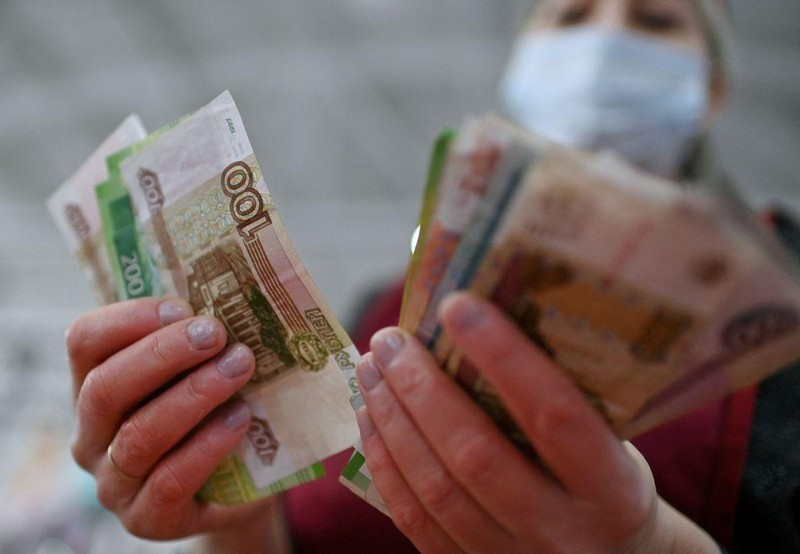 Đồng ruble cao nhất so với đồng euro trong 8 năm qua - Ảnh 1.