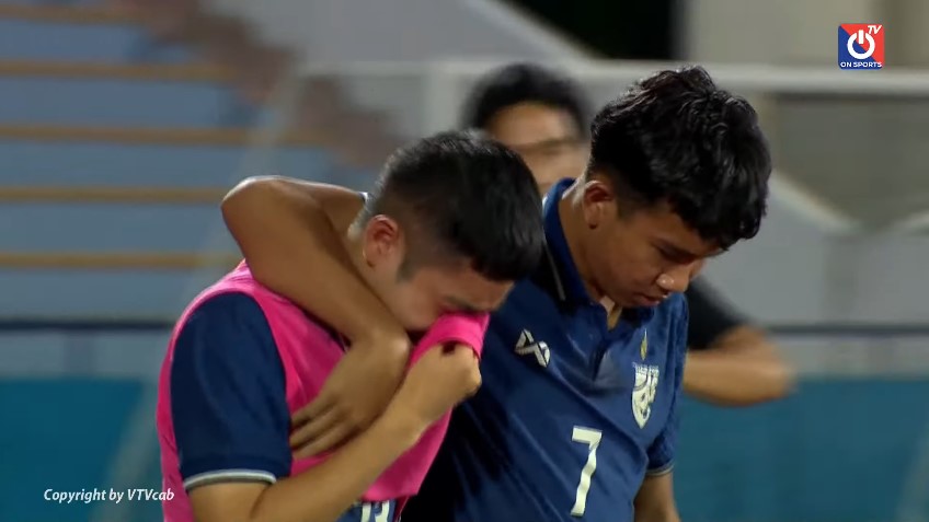Thua U17 Việt Nam, cầu thủ U17 Thái Lan đổ gục, khóc nức nở - Ảnh 8.