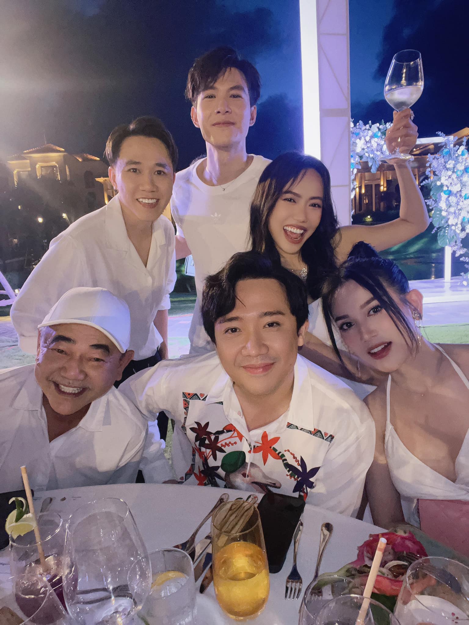 Dàn phù dâu "siêu khủng" trong đám cưới Anh Tú - Diệu Nhi - Ảnh 5. Dàn phù dâu "siêu khủng" trong đám cưới Anh Tú - Diệu Nhi - Ảnh 5.