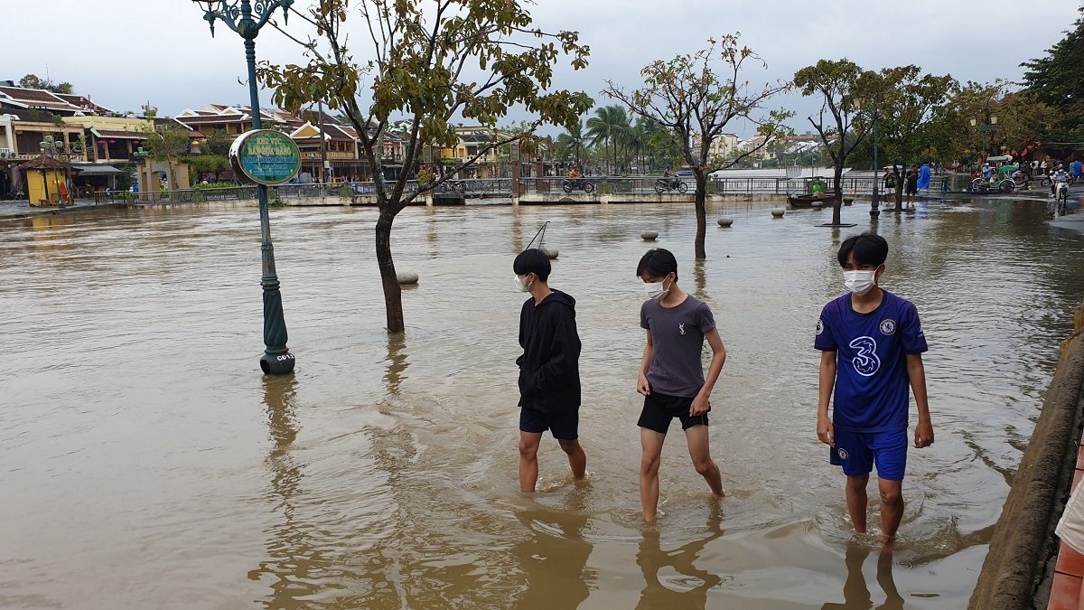 Quảng Nam: Mưa như trút nước, nhiều nơi ngập sâu - Ảnh 7.