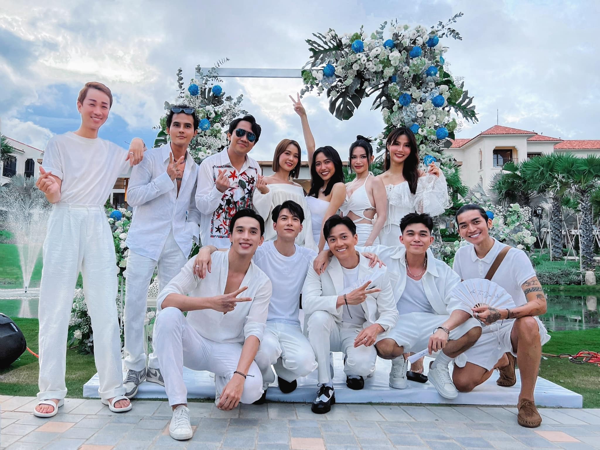 Dàn phù dâu "siêu khủng" trong đám cưới Anh Tú - Diệu Nhi - Ảnh 3. Dàn phù dâu "siêu khủng" trong đám cưới Anh Tú - Diệu Nhi - Ảnh 3.