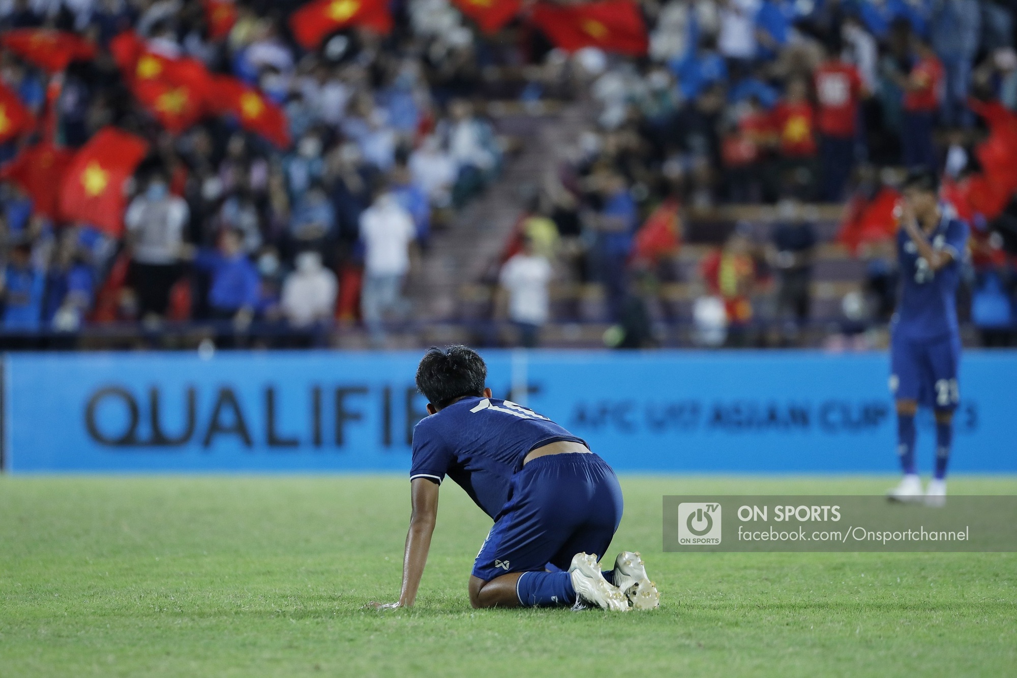 Thua U17 Việt Nam, cầu thủ U17 Thái Lan đổ gục, khóc nức nở - Ảnh 10.
