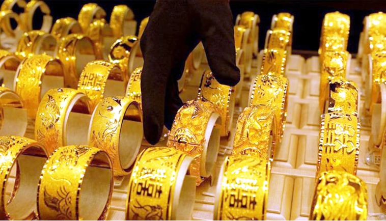 Giá vàng hôm nay 26/10: Neo quanh mốc 1.650 USD, vàng còn rủi ro khi suy thoái gia tăng - Ảnh 1.