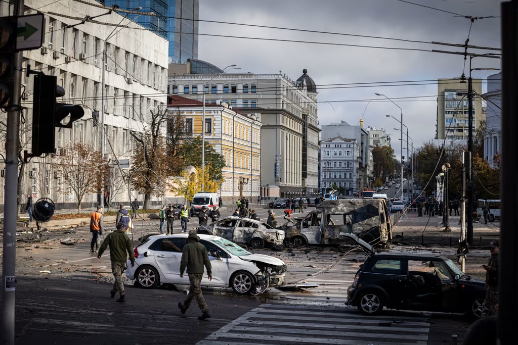 Nổ lớn trong lãnh thổ Nga, Ukraine tố Moscow tấn công thành phố này 70 lần 1 ngày - Ảnh 1.