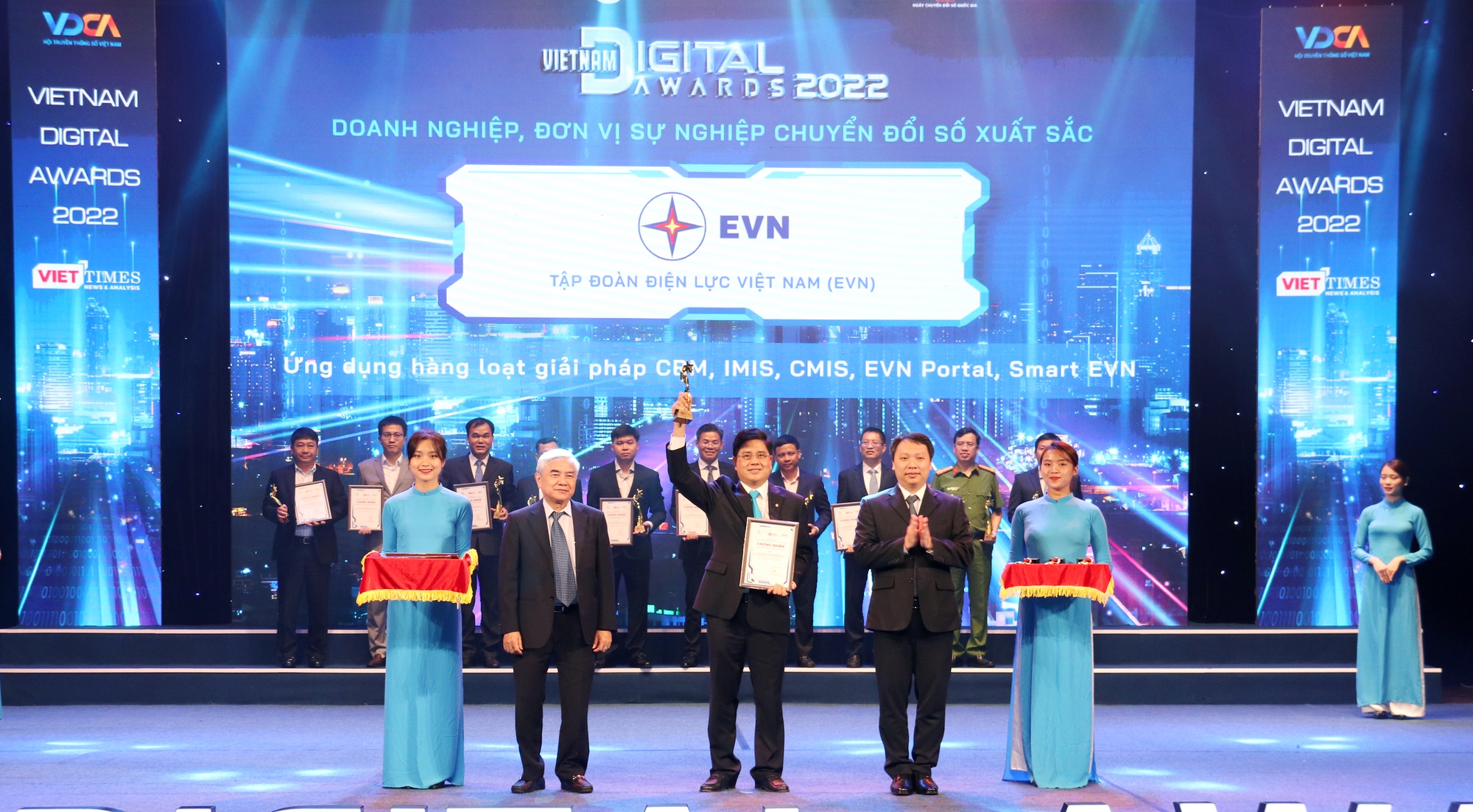 EVN nhận giải thưởng doanh nghiệp chuyển đổi số Việt Nam xuất sắc 2022 - Ảnh 1.
