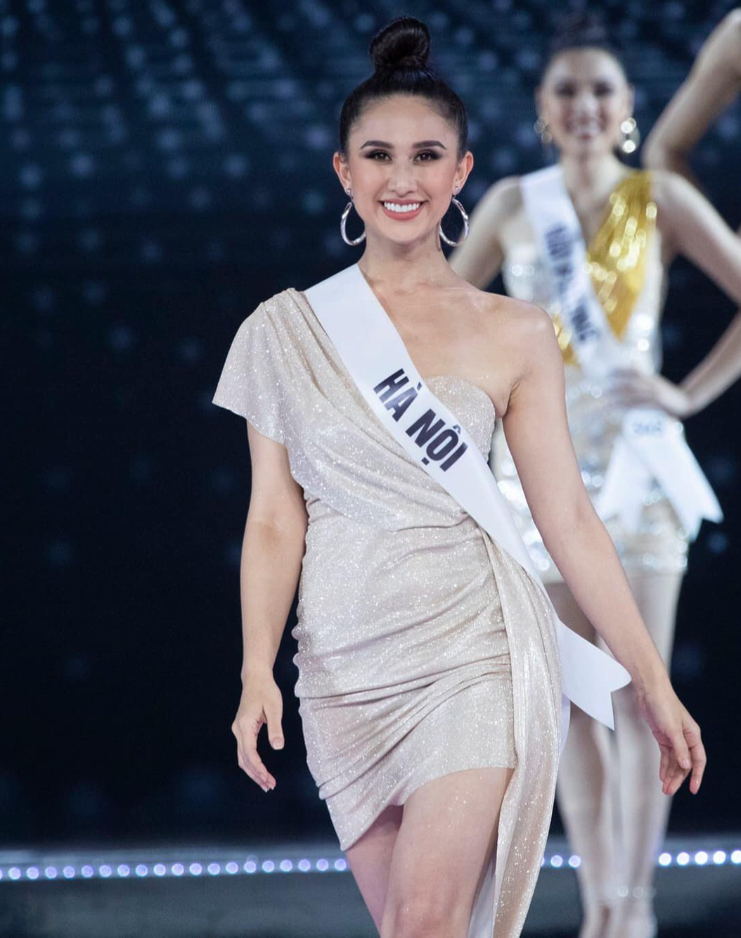Tang lễ của người đẹp Nguyễn Diana: Á hậu Thúy Vân, Kim Duyên khóc nghẹn - Ảnh 3. Tang lễ của người đẹp Nguyễn Diana: Á hậu Thúy Vân, Kim Duyên khóc nghẹn - Ảnh 3.