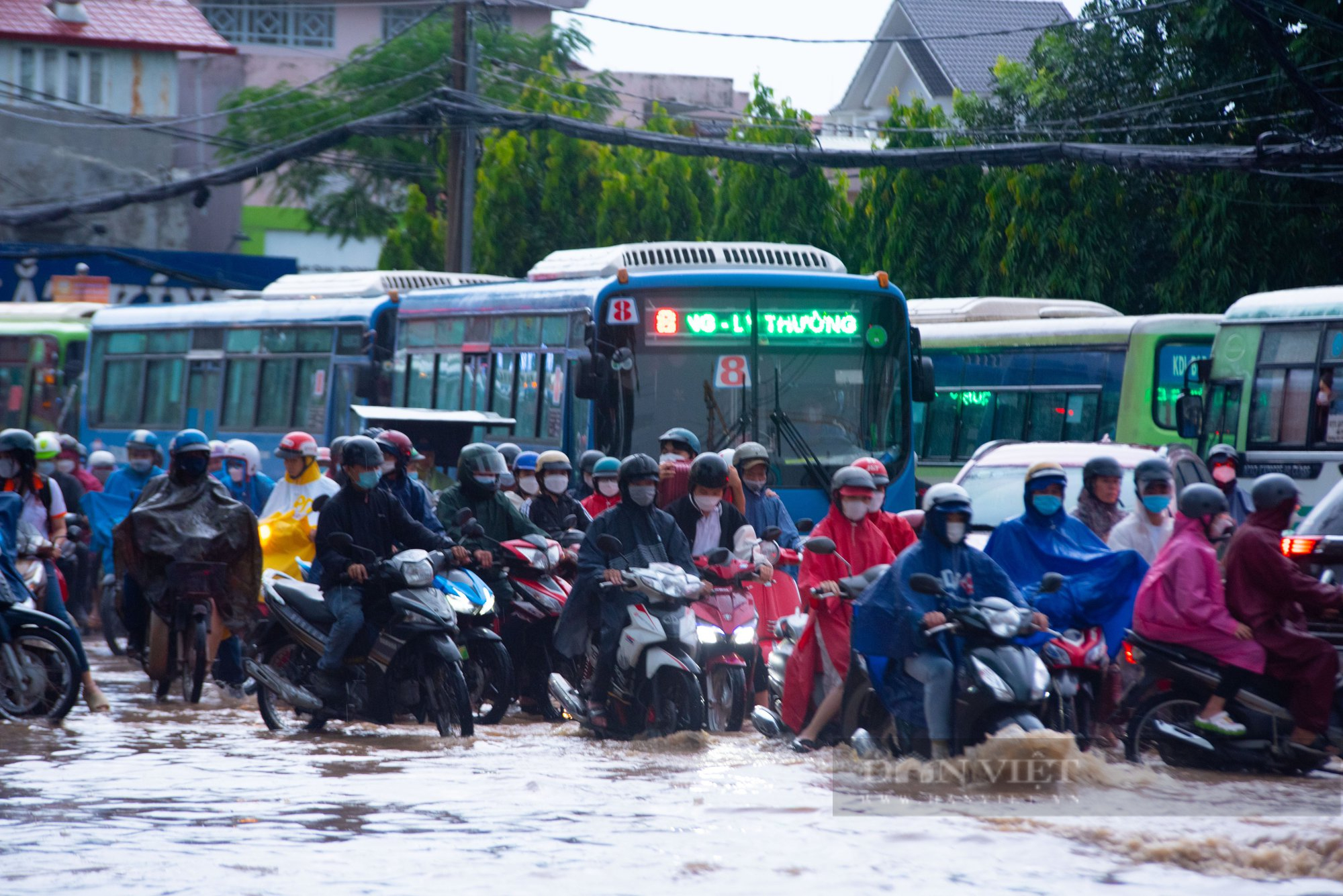 TP.HCM: Triều cường Rằm tháng Chín âm lịch có thể đạt 1,7m người dân cần đề phòng ngập úng vùng trũng thấp, ven sông - Ảnh 1.