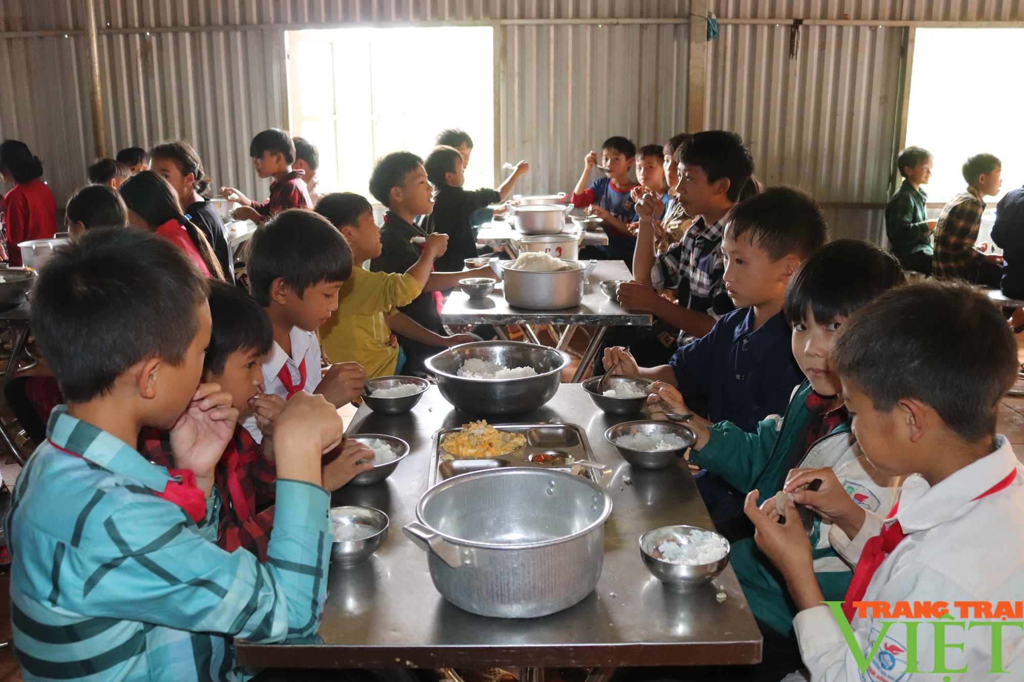 Bắc Yên làm tốt công tác nấu ăn bán trú cho học sinh - Ảnh 2.