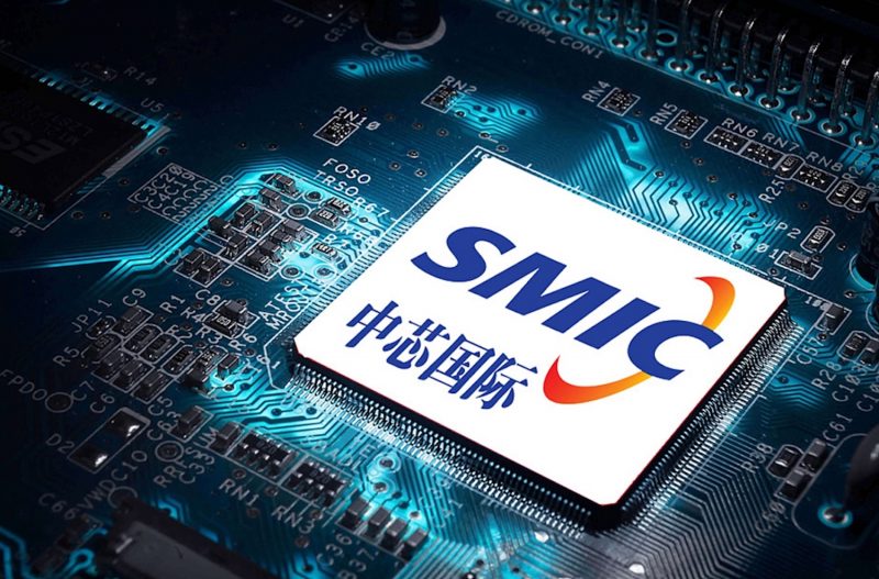 Với nhà sản xuất chip lớn nhất Trung Quốc, Semiconductor Manufacturing International Corporation,  giá cổ phiếu đã giao dịch với mức giảm hơn 3% vào chiều ngày 10/10 tại Hồng Kông, trong bối cảnh thị trường bán tháo rộng rãi hơn. Ảnh: @AFP.